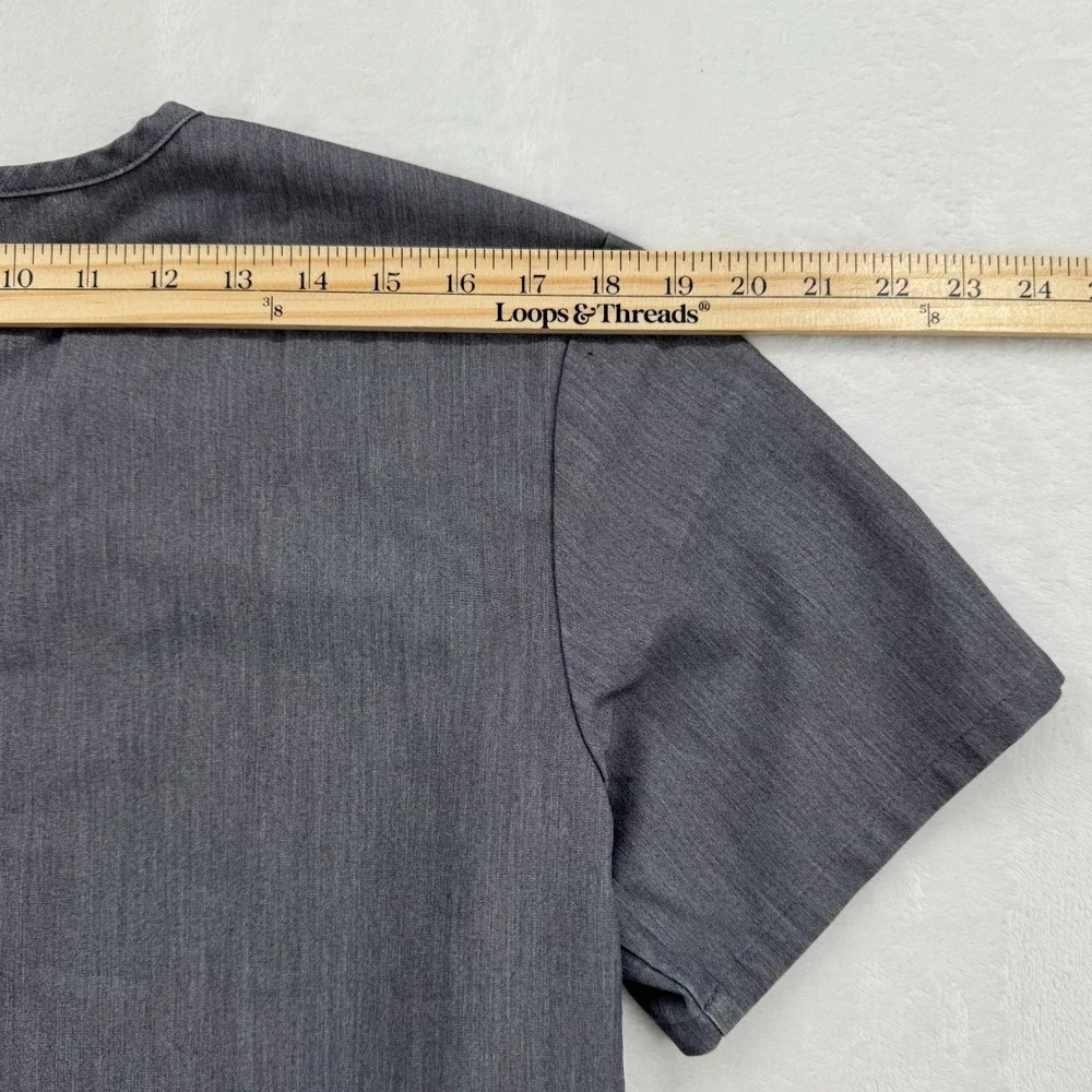 FIGS Scrub Top Mens Small Charcoal Gray Excellent TM3000 V-Neck Technical Top
